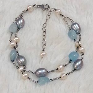 White, grey pearl bracelet with natural stones